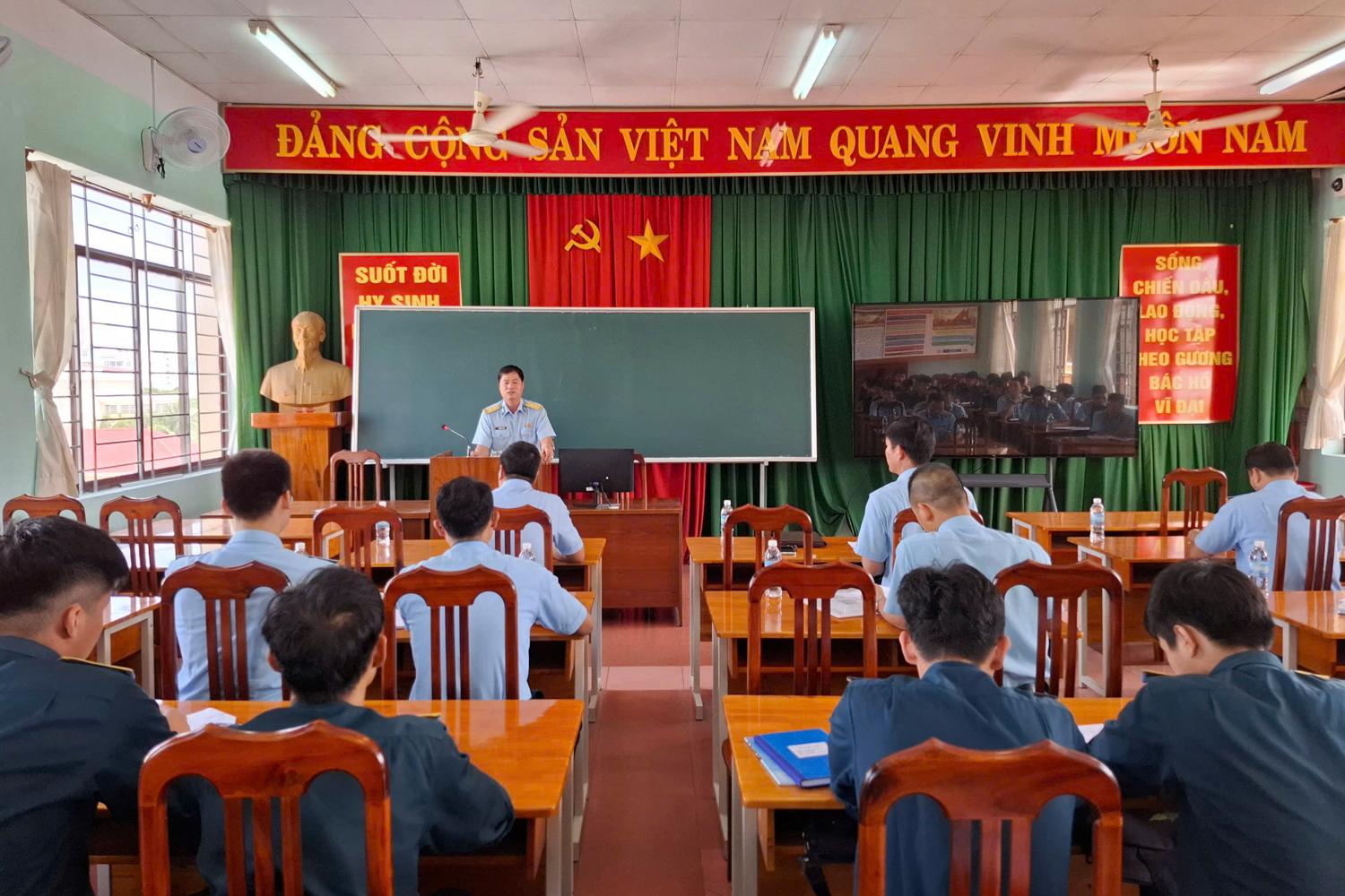Buổi lên lớp cho các học viên.