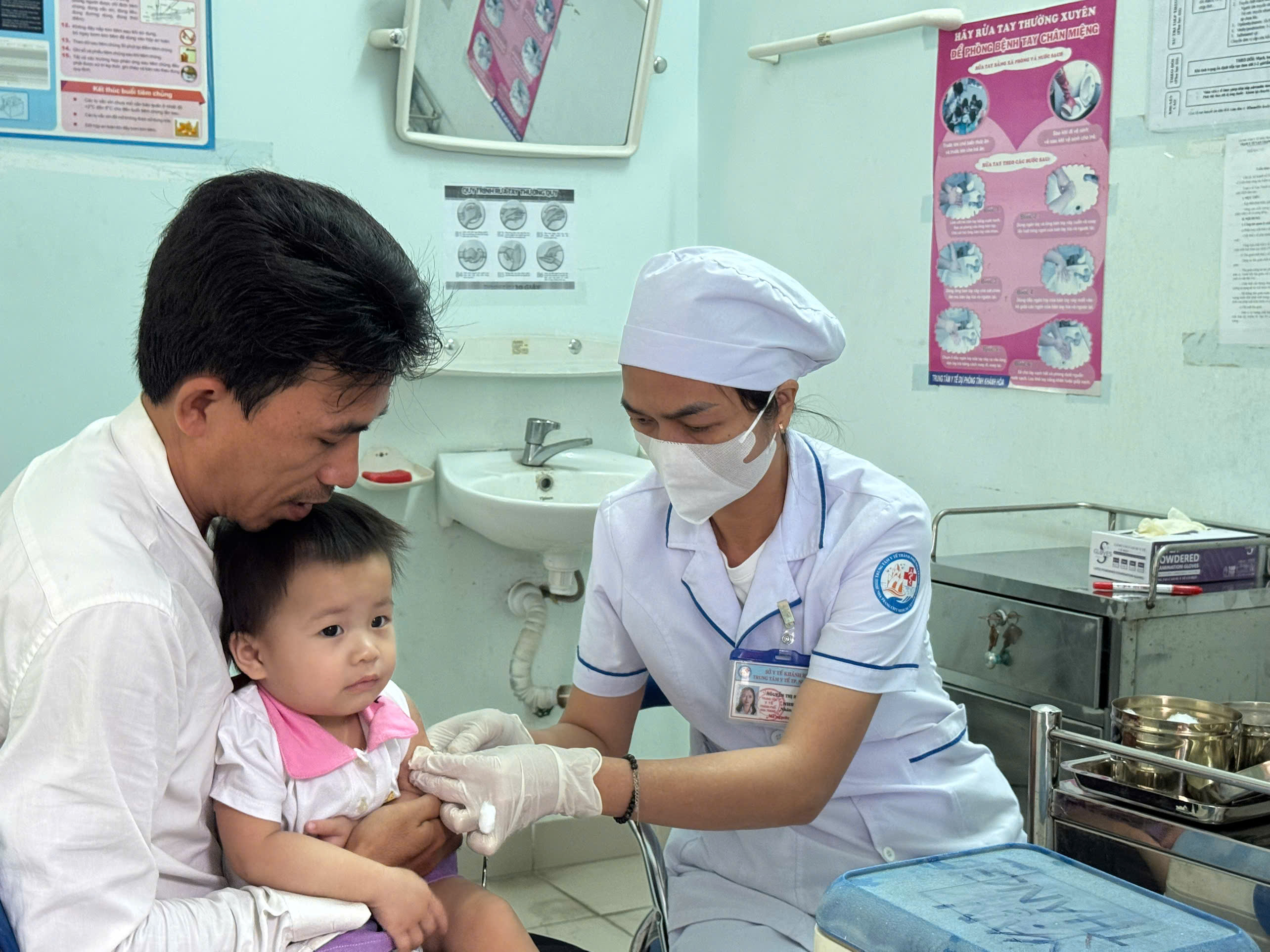 Tuyên truyền, vận động học sinh tiêm vắc xin phòng, chống dịch sởi đợt 3