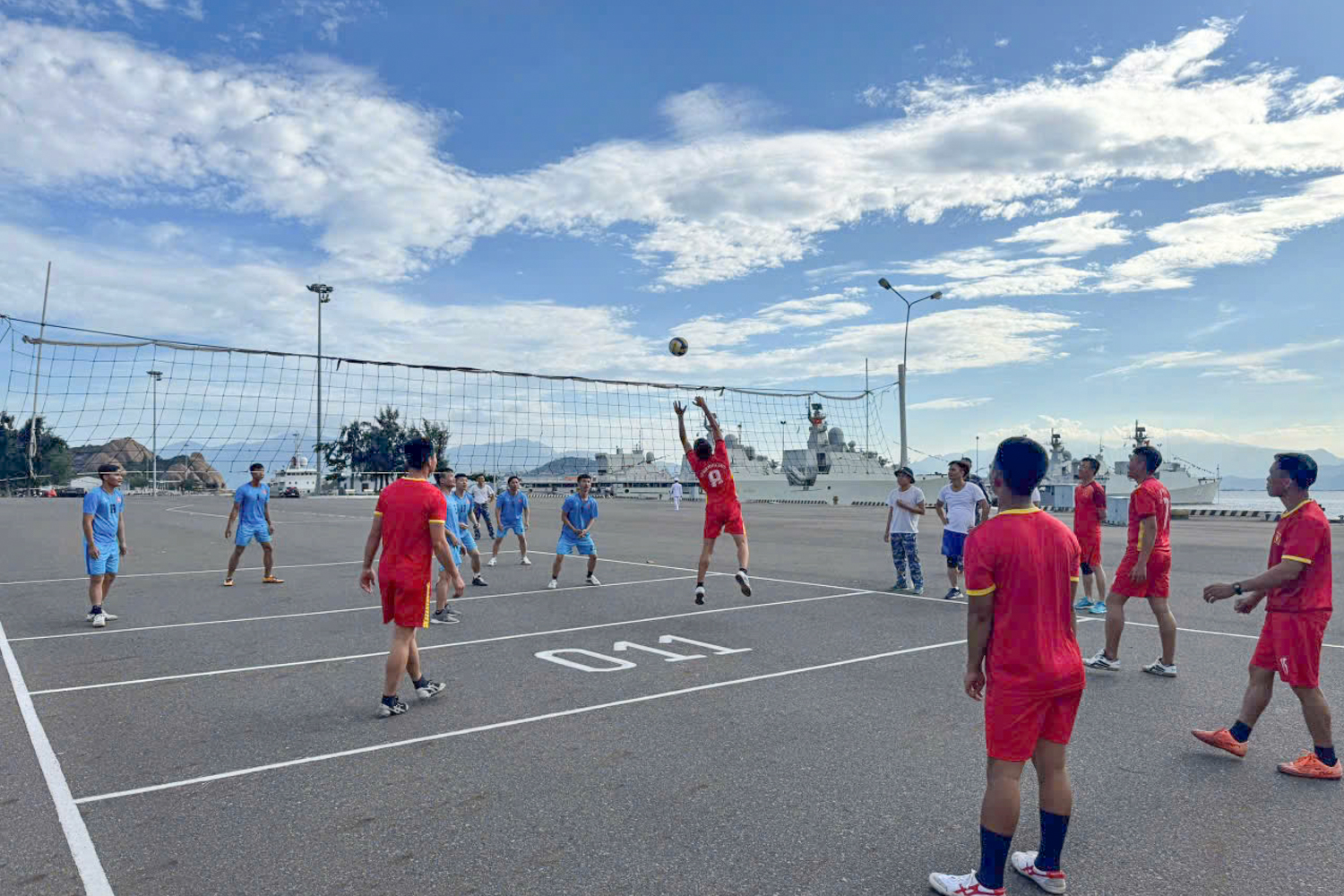 Các đơn vị quân đội tổ chức nhiều hoạt động cho bộ đội trong dịp lễ