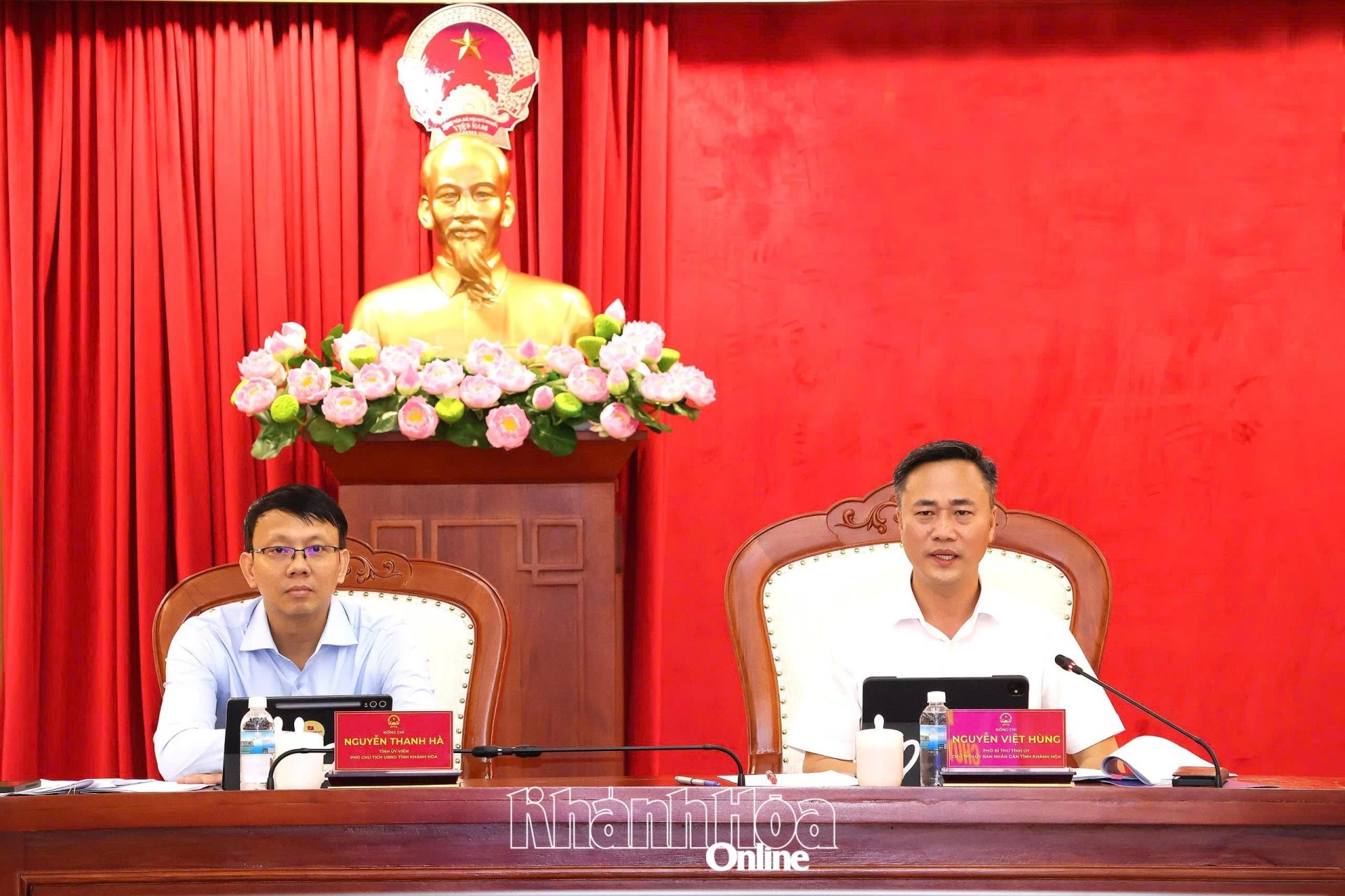 Đồng chí Nguyễn Việt Hùng phát biểu tại cuộc họp.