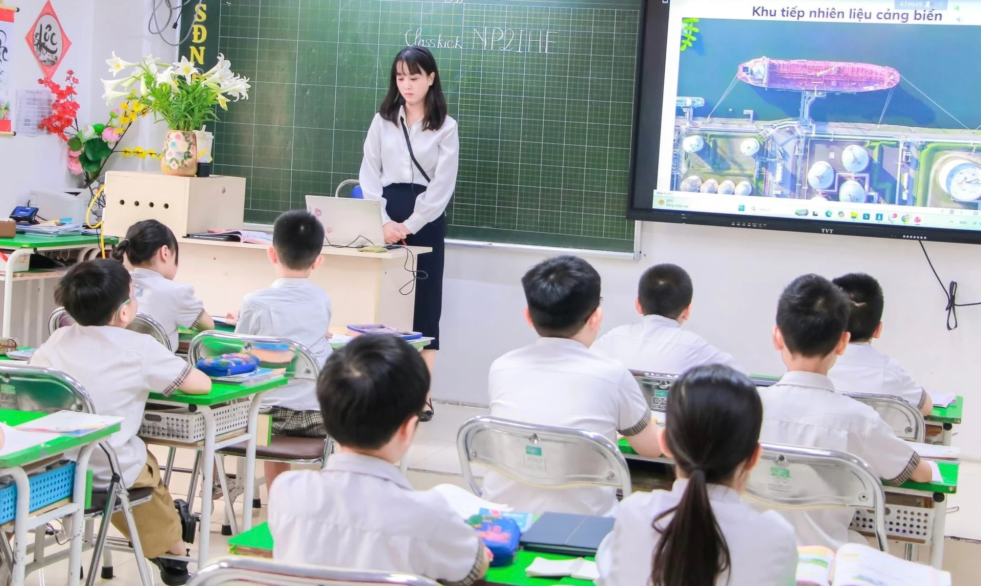 SGK điện tử được xây dựng trên cơ sở SGK bản in. Ảnh: ND