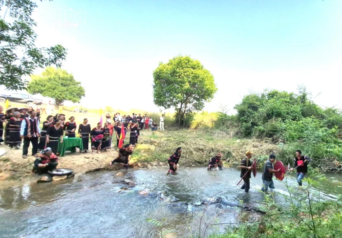 Unique water wharf worshipping ceremony of Ede people in Buon Lac Village