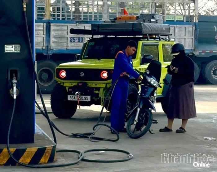 Giá xăng giảm từ 660 đến 720 đồng/lít