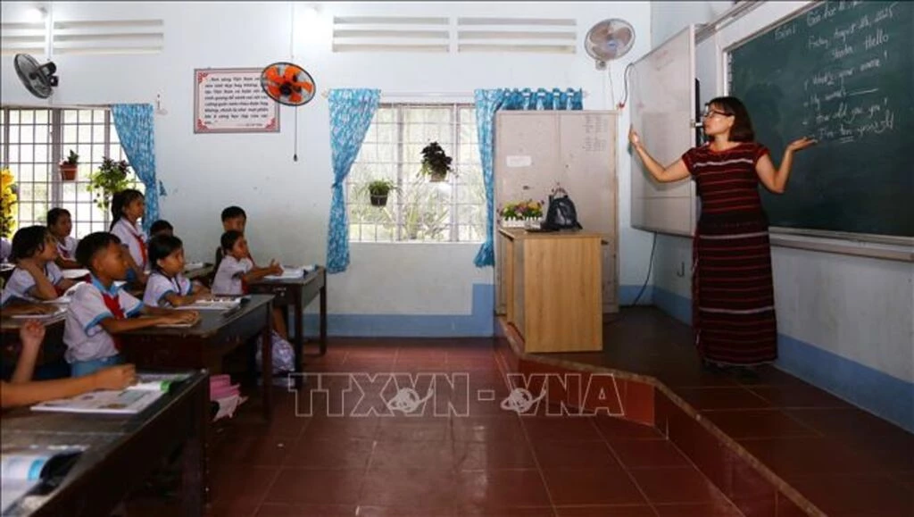 Giờ học tiếng Anh của học sinh trường Tiểu học Nguyến Khuyến (xã Xuân Thành, tỉnh Đồng Nai). 
Ảnh: Lê Xuân/TTXVN