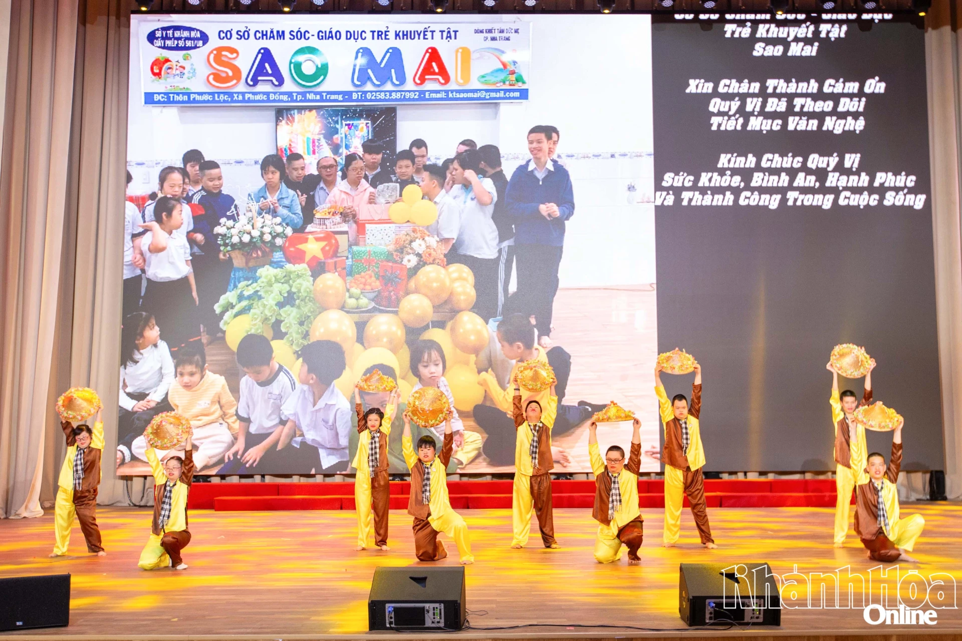 Tiết mục biểu diễn của các em nhỏ Cơ sở giáo dục trẻ khuyết tật Sao Mai.