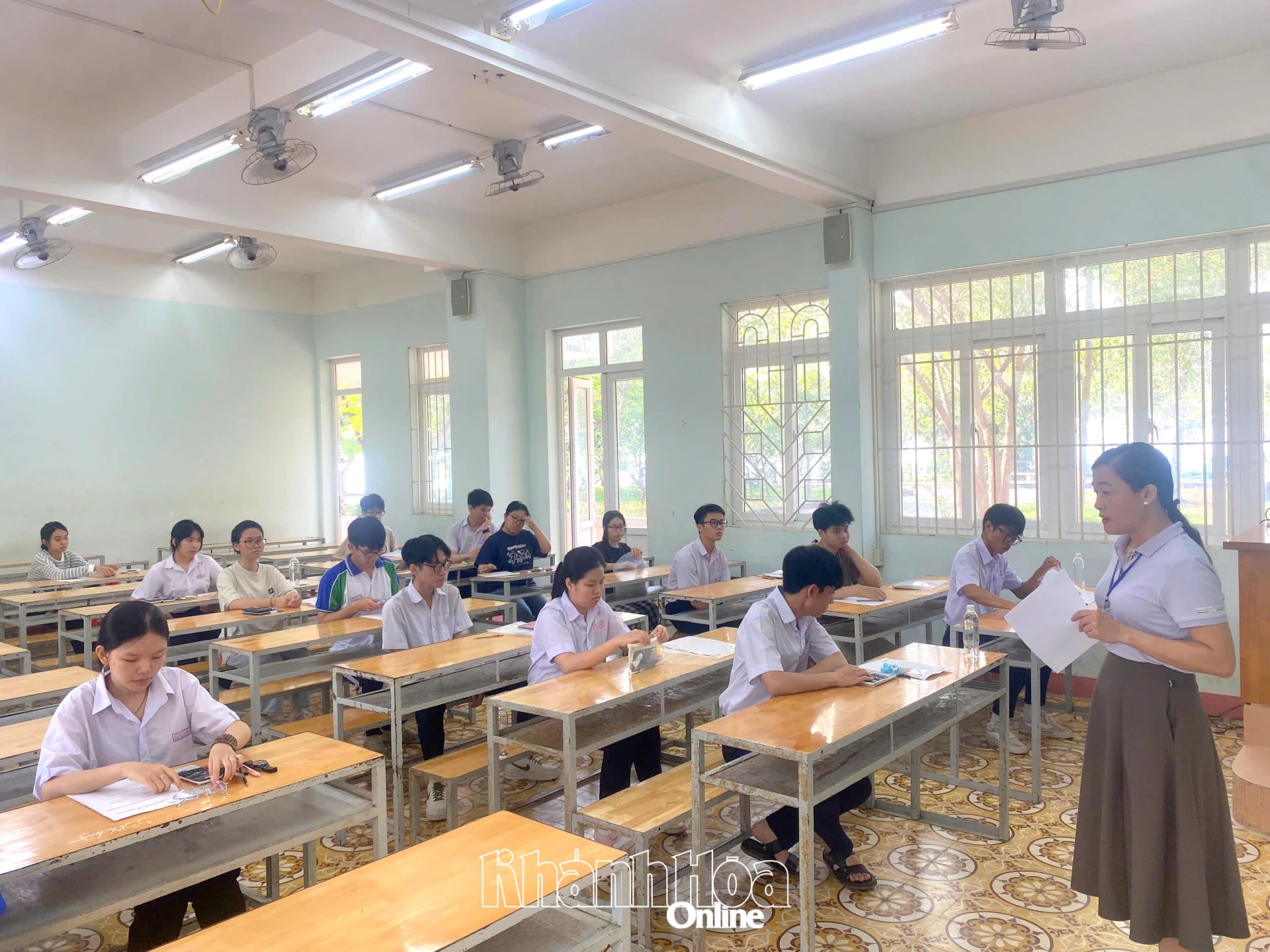 Thí sinh dự thi tại một điểm thi thuộc Trường Đại học Nha Trang.