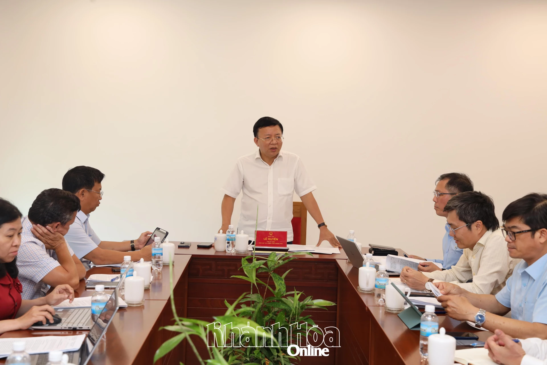 Đồng chí Lê Huyền kết luận cuộc họp