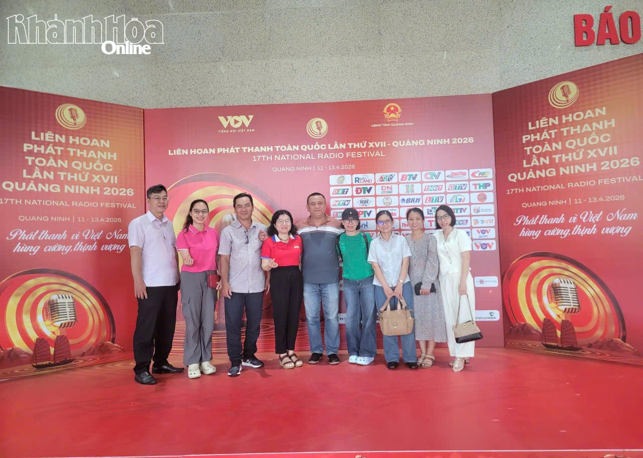 Biên tập viên, phóng viên Báo và Phát thanh, Truyền hình Khánh Hòa tham gia liên hoan