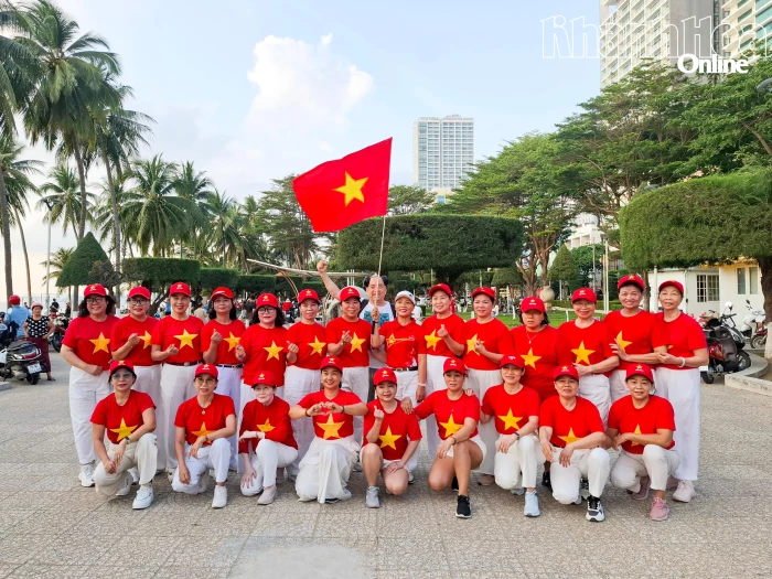 Hành động nhỏ thể hiện tình yêu nước của người dân Nha Trang