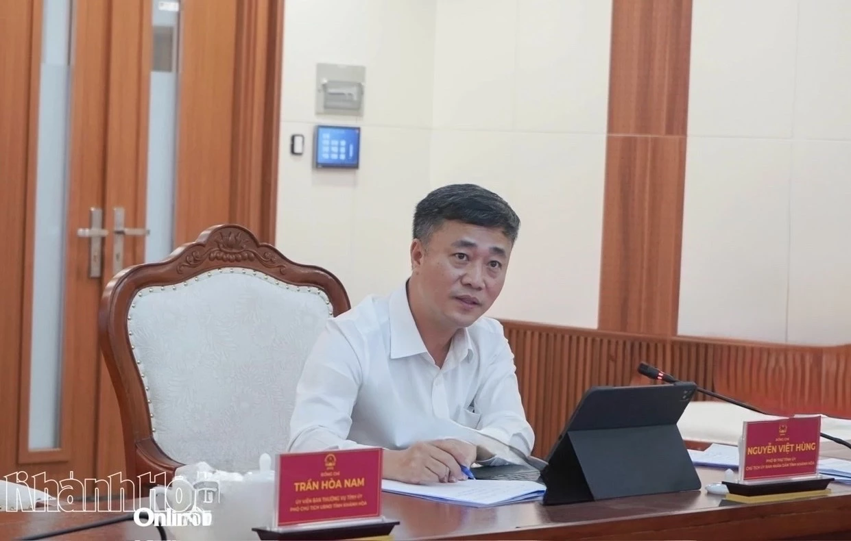 Đồng chí Nguyễn Việt Hùng chủ trì cuộc họp.