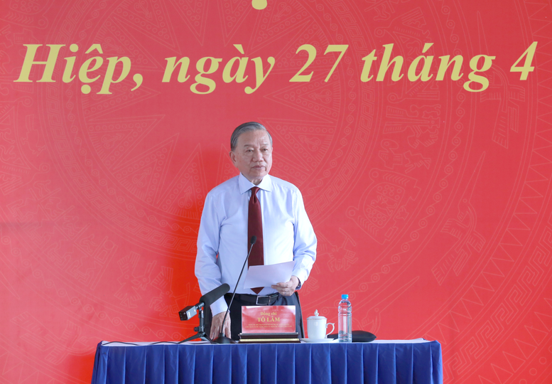 Tổng Bí thư, Chủ tịch nước Tô Lâm nói chuyện với công nhân, người lao động Thành phố Hồ Chí Minh.

