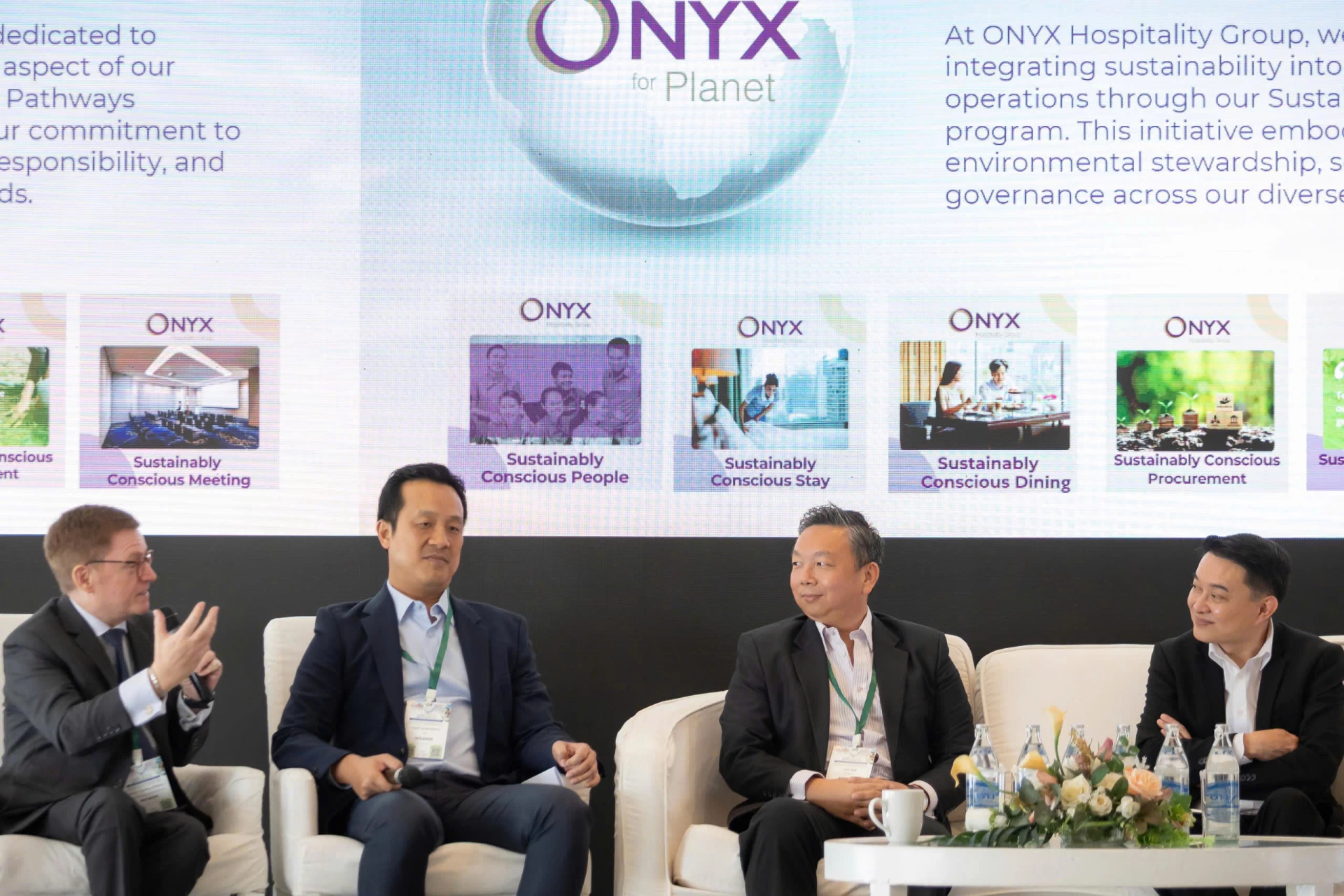 Phiên thảo luận về các vấn đề phát triển bền vững tại hội nghị. 