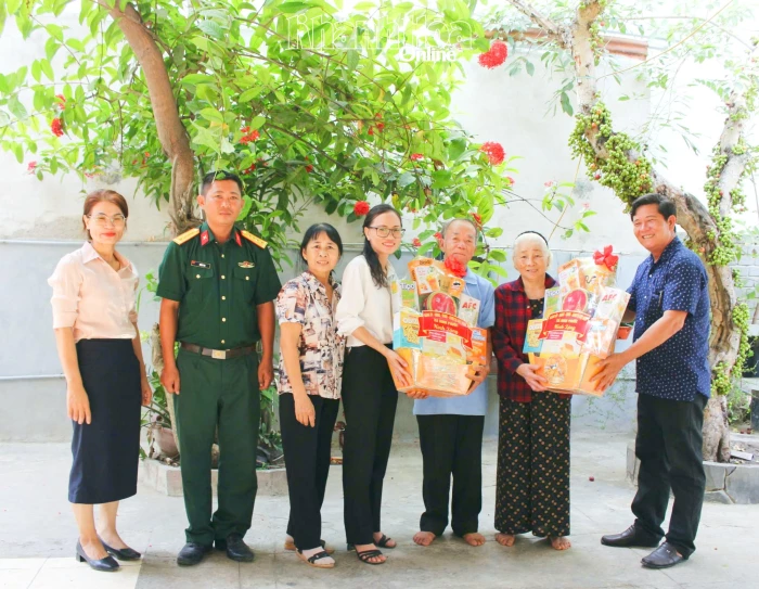 Xã Ninh Phước thăm, tặng quà người có công với cách mạng