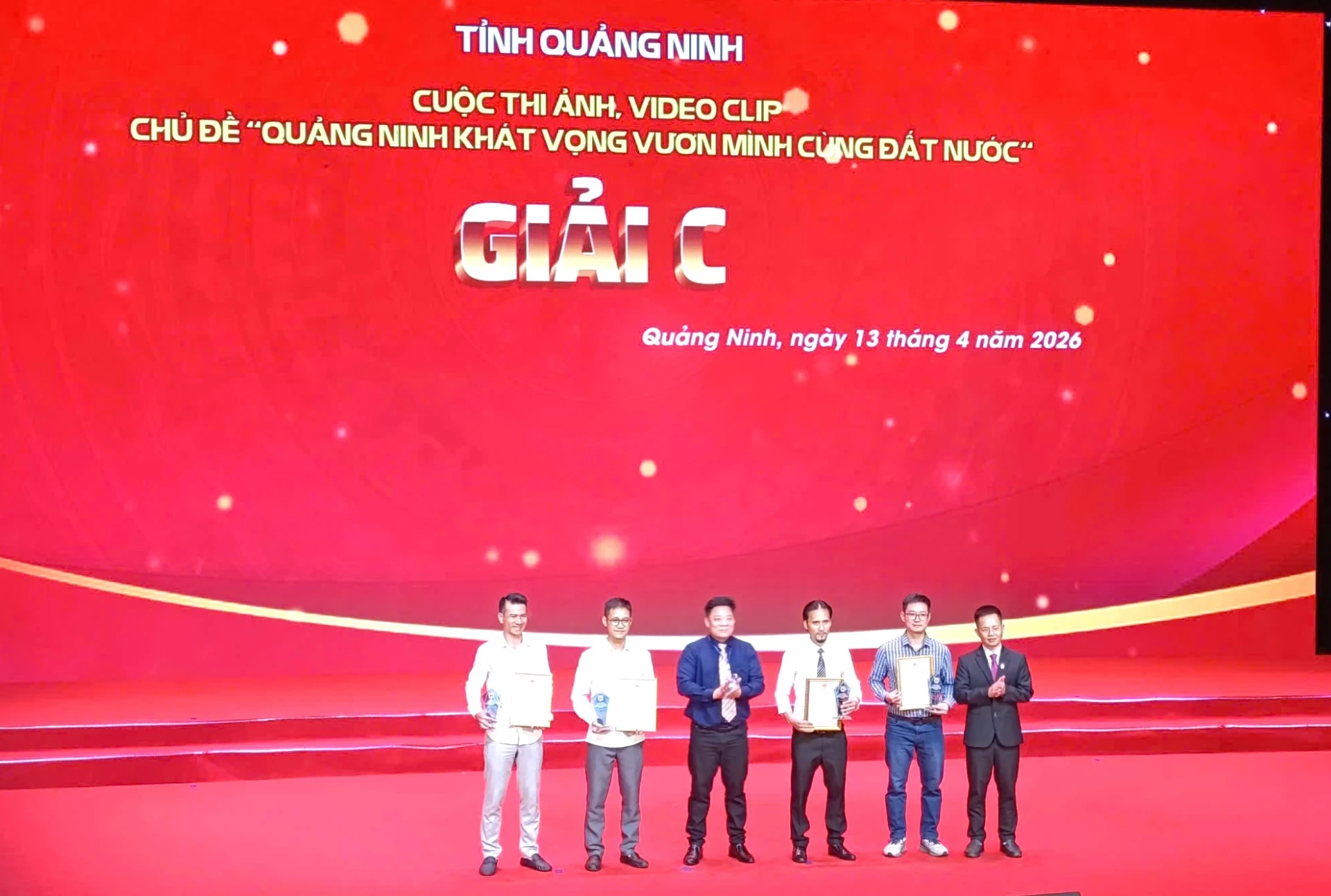 Ngoài ra, tham gia cuộc thi ảnh, video clip trong khuôn khổ Liên hoan Phát thanh toàn quốc lần thứ XVII năm 2026, với chủ đề “Quảng Ninh khát vọng vươn mình cùng đất nước”
