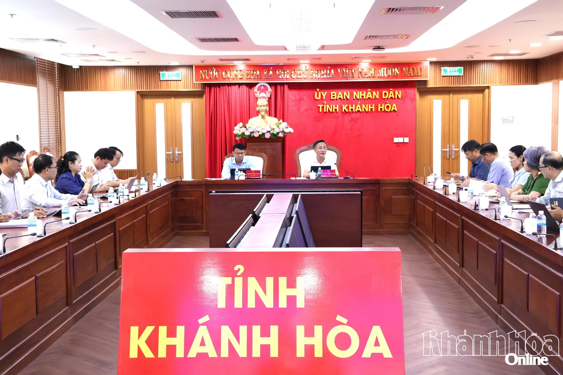 Đồng chí Nguyễn Việt Hùng phát biểu kết luận cuộc họp.