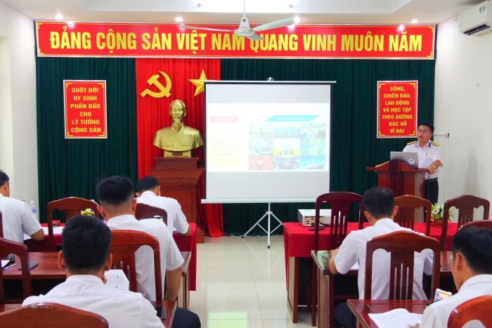 Lữ đoàn Không quân Hải quân 954 tổ chức hội thi báo cáo viên giỏi