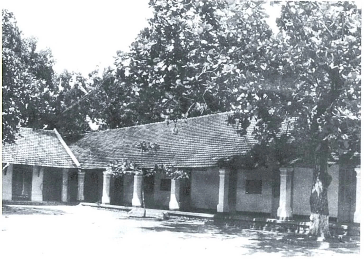 Trường Pháp - Việt Nha Trang (nay là Trường THPT Nguyễn Văn Trỗi, phường Nha Trang), nơi cố Tổng Bí thư Hà Huy Tập từng dạy học (Ảnh tư liệu Ban Tuyên giáo và Dân vận Tỉnh ủy).