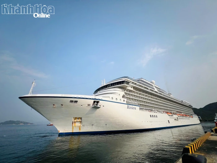 Khánh Hòa đón hai tàu du lịch biển quốc tế Oceania Riviera và Oceania Regatta