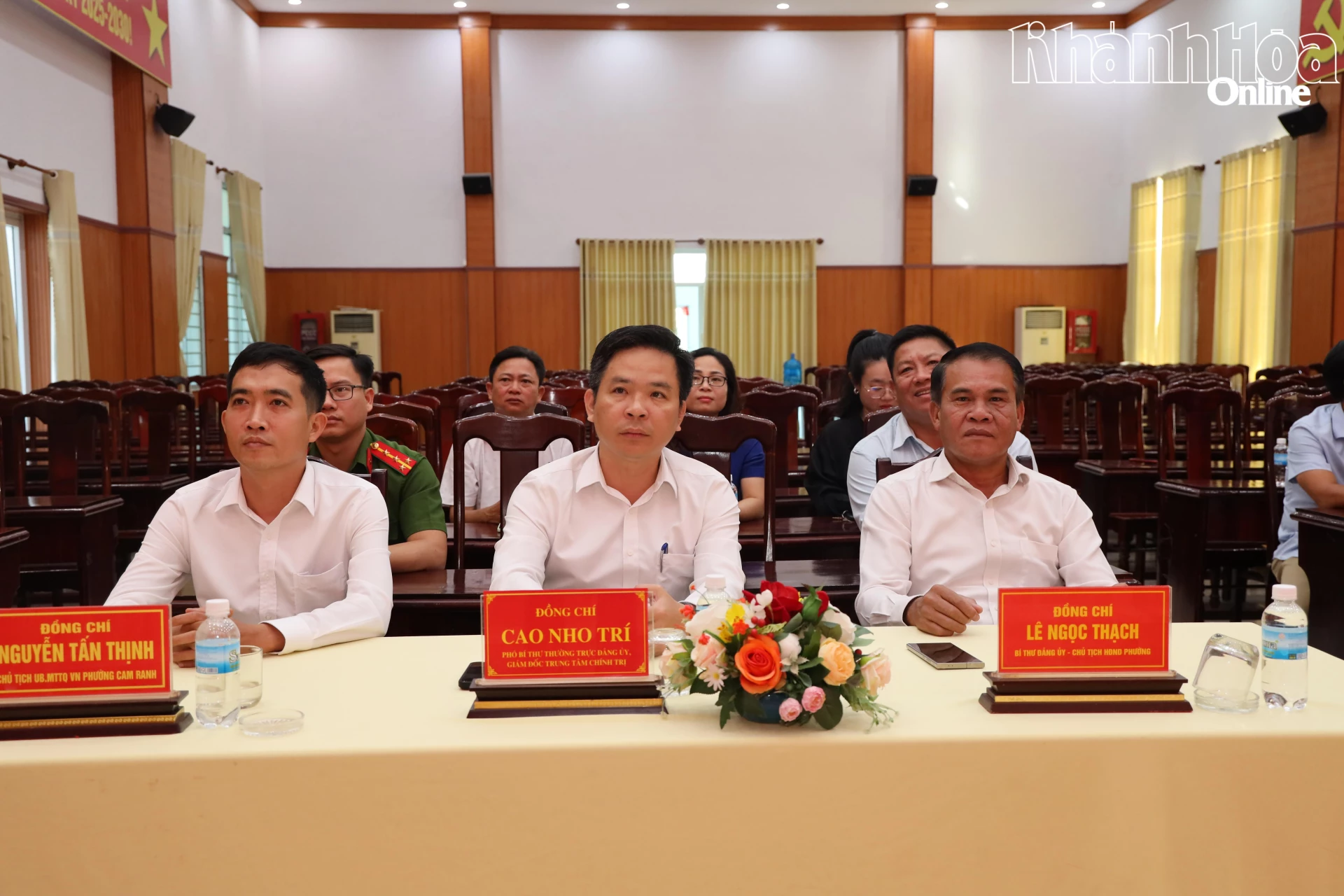 Lãnh đạo phường Cam Ranh dự lễ ký kết.