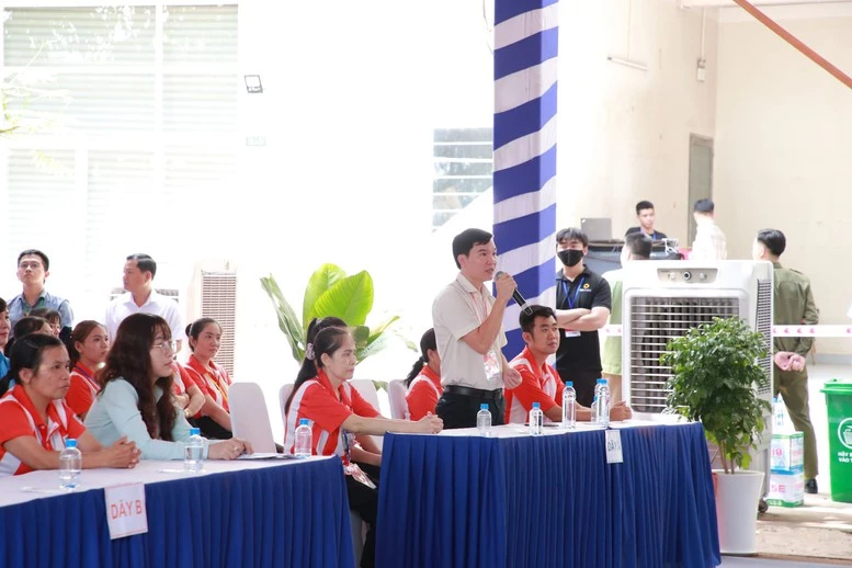 Đại diện công nhân lao động phát biểu tại cuộc gặp gỡ

