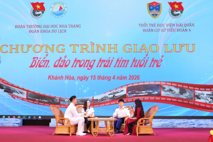 Học viện Hải quân giao lưu, tuyên truyền biển, đảo với  Trường Đại học Nha Trang 