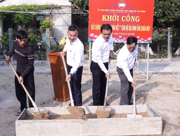 Mặt trận xã Vạn Ninh khởi công xây dựng nhà Đại đoàn kết
