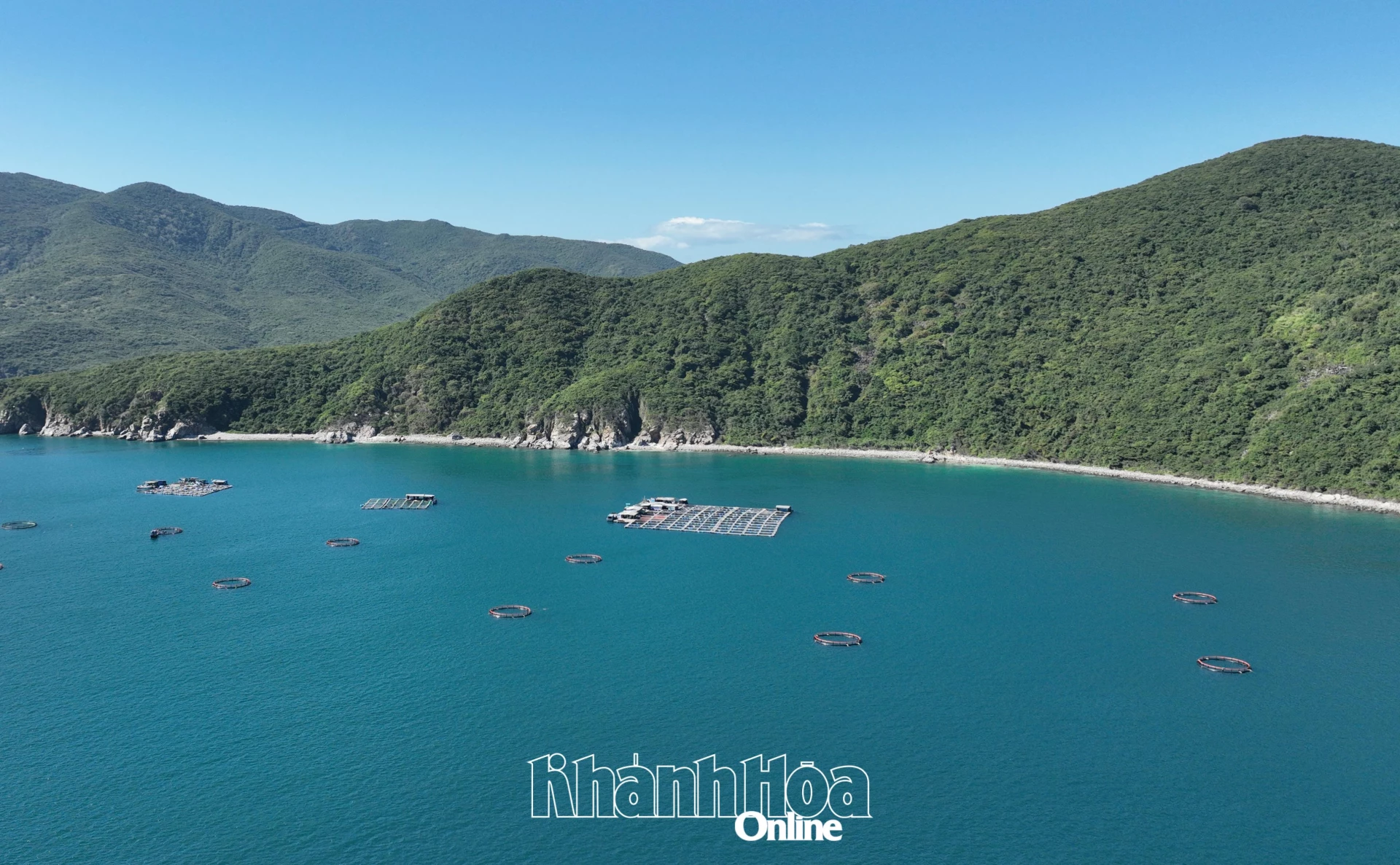 Nuôi biển công nghệ cao tại khu vực Đầm Bấy (phường Nha Trang).