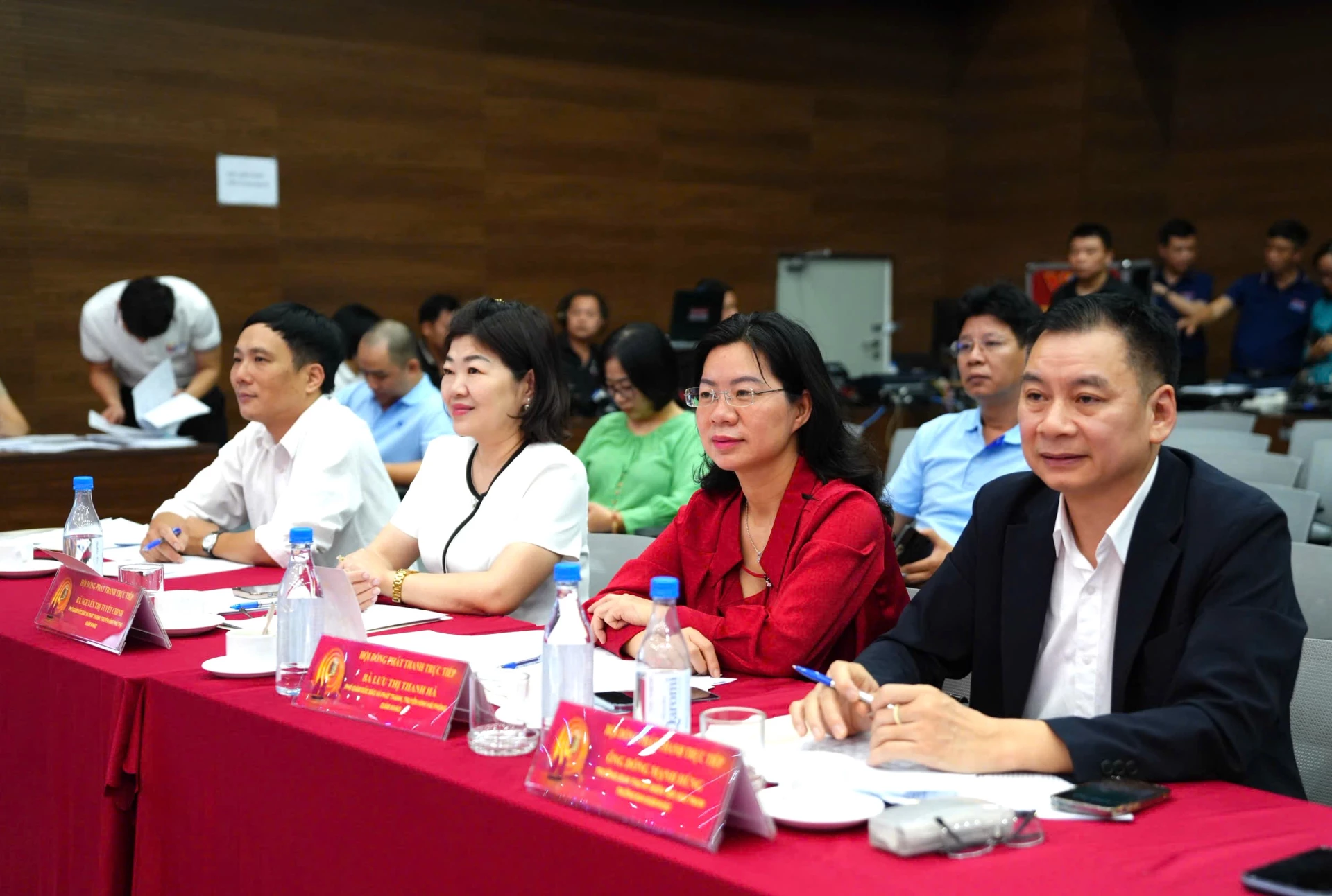 Ban giám khảo Hội thảo “Phát thanh trực tiếp trong kỷ nguyên mới – Kỹ năng chinh phục công chúng”.