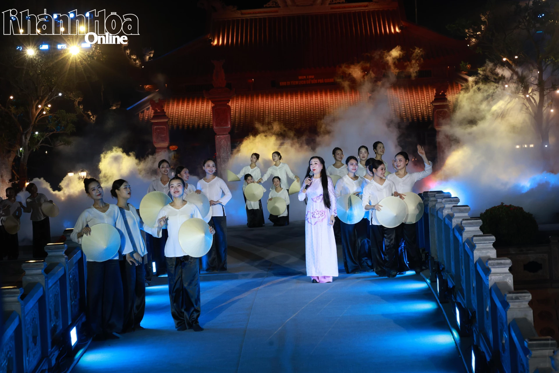 NSND Thu Hiền với ca khúc Quảng Bình quê ta ơi 