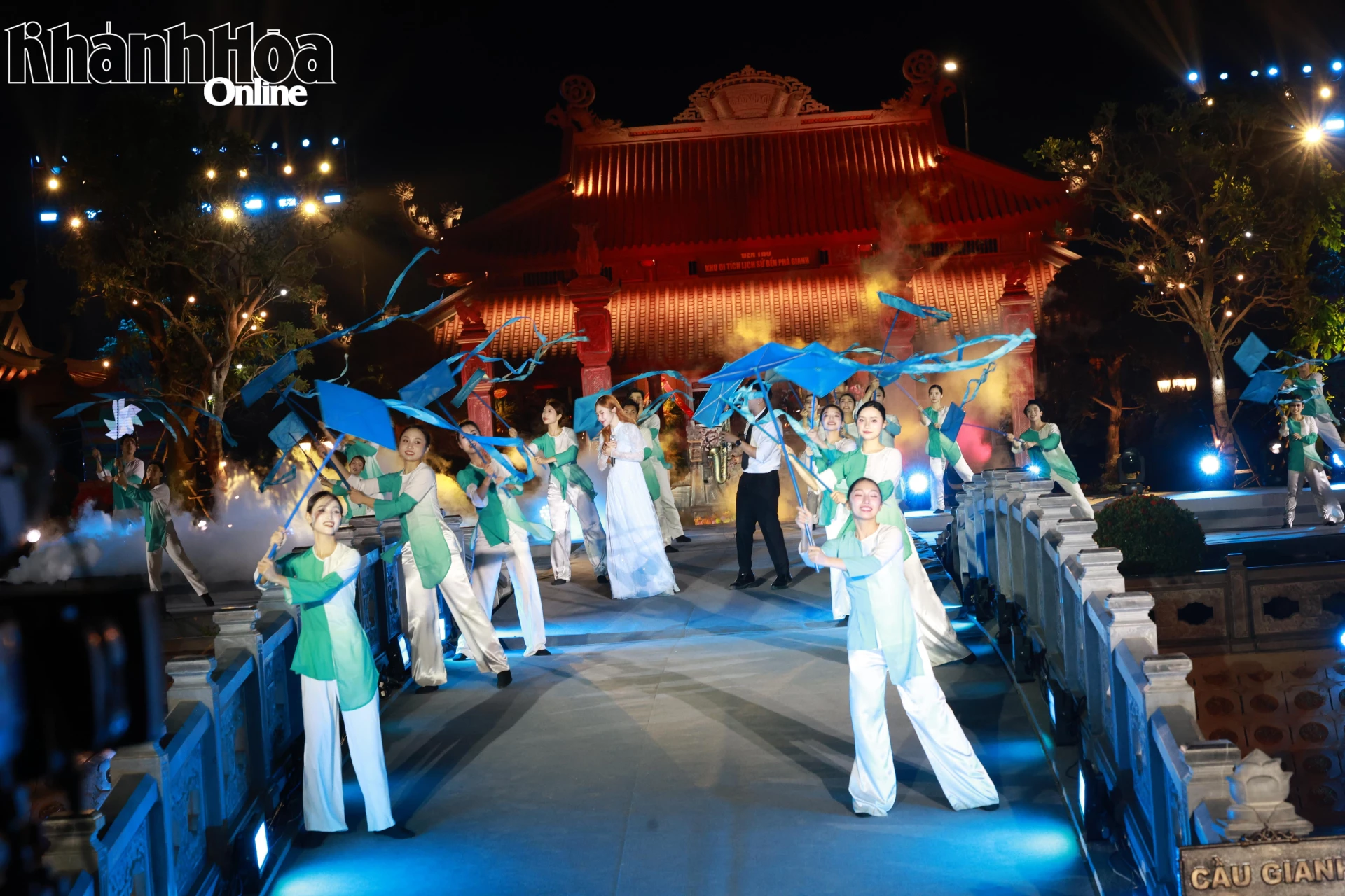 Hình ảnh sông Gianh yên bình hôm nay được gợi mở qua ca khúc Dòng sông tuổi thơ