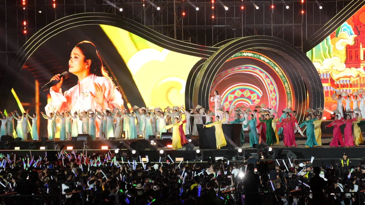 Khai mạc Liên hoan Phát thanh toàn quốc lần thứ XVII và chương trình nghệ thuật “Thanh âm kỷ nguyên mới”