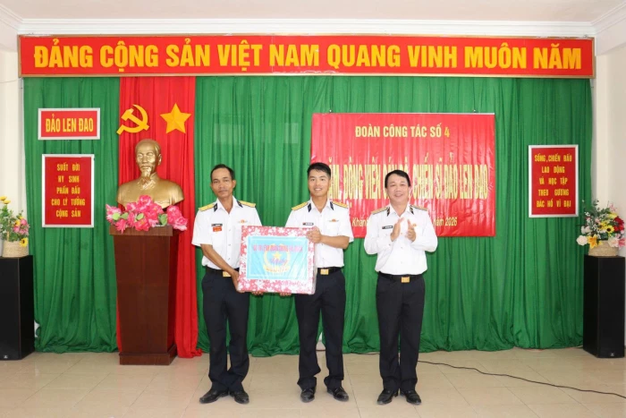 Đoàn công tác số 4 hoàn thành chuyến thăm, làm việc tại đặc khu Trường Sa và Nhà giàn DK1