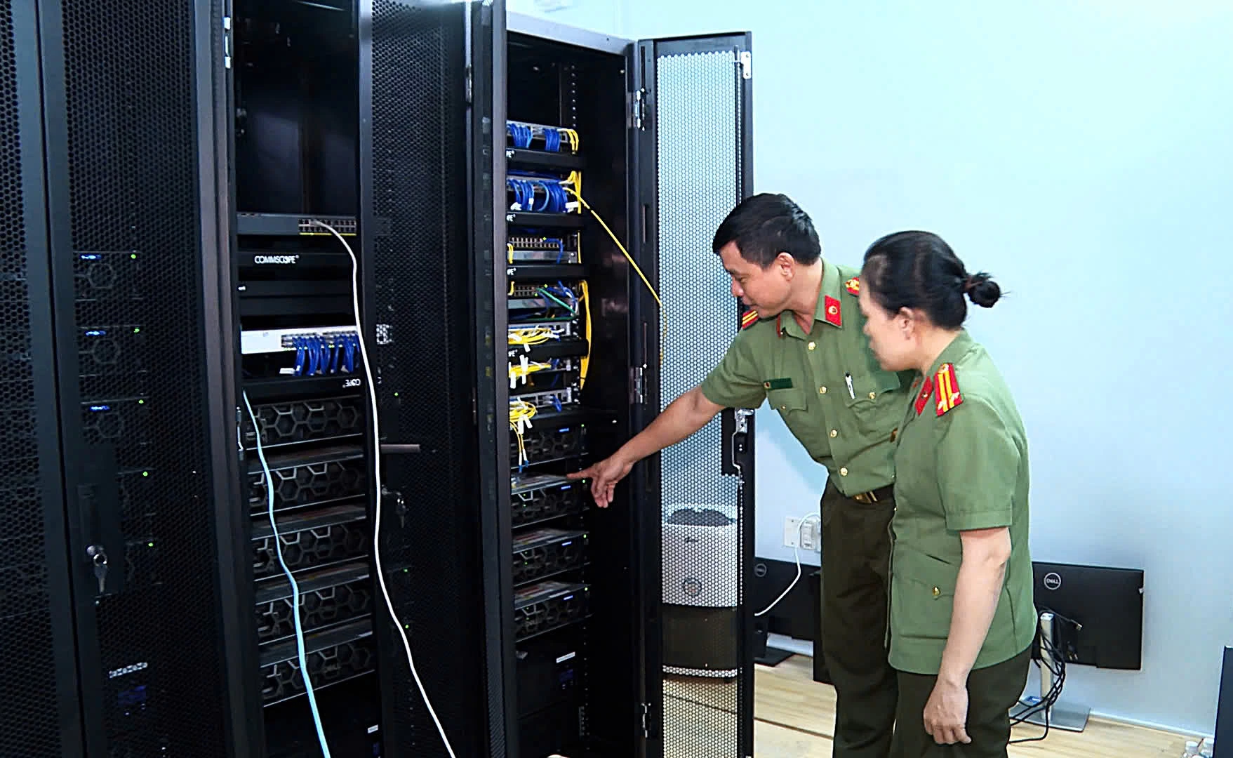 Lực lượng Tham mưu Công an tỉnh đẩy mạnh ứng dụng công nghệ thông tin vào các mặt công tác.