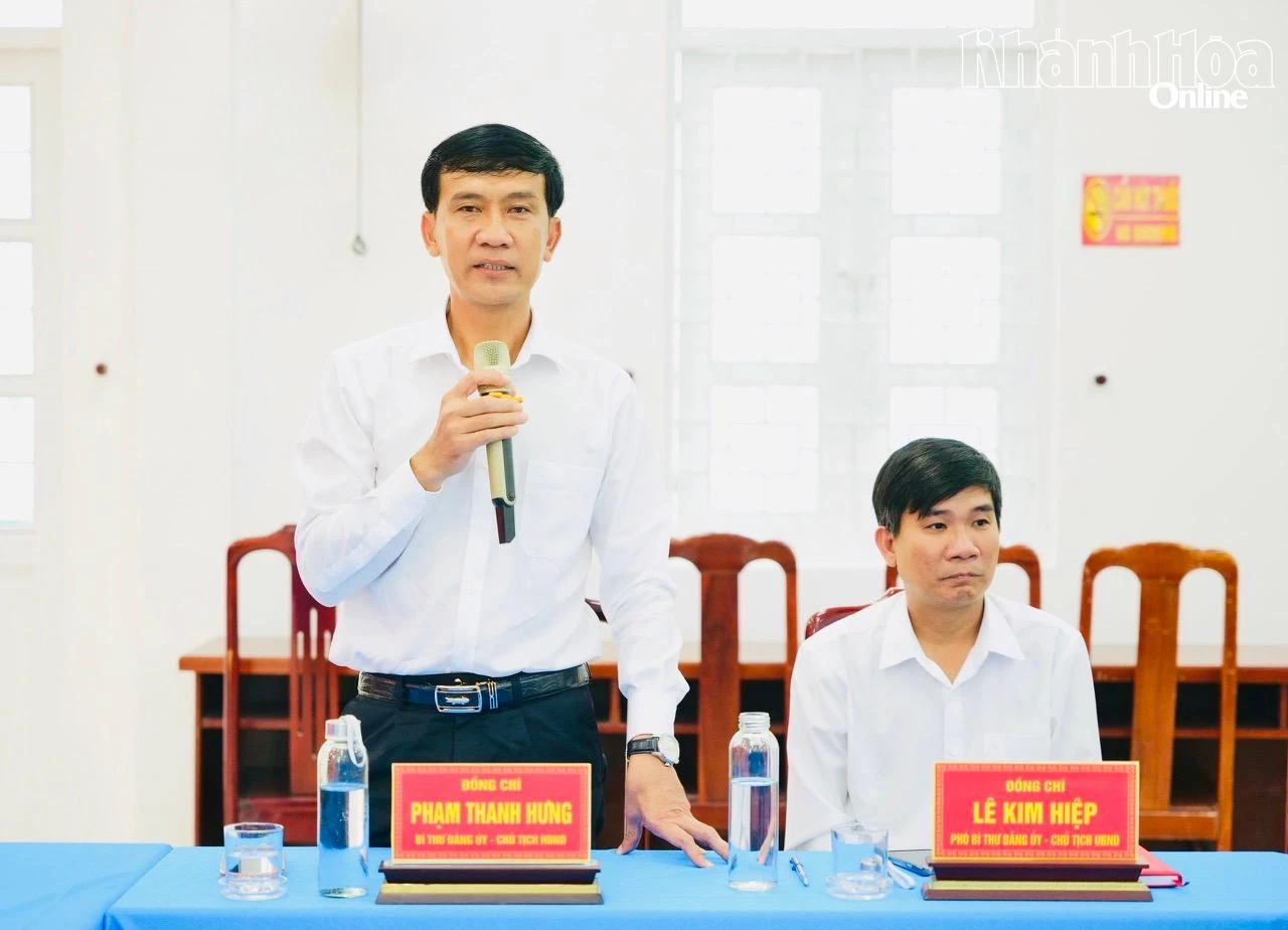 
Ông Phạm Thanh Hưng, Bí thư Đảng ủy, Chủ tịch HĐND phường Đô Vinh phát biểu tại lễ ký kết