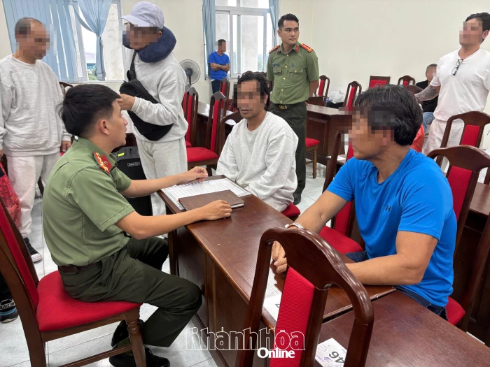 Tiếp nhận 2 công dân bị Hoa Kỳ trục xuất do vi phạm pháp luật