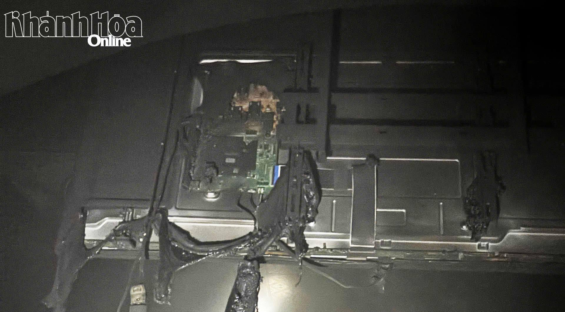 Tivi treo tường nghi chập điện đã dẫn đến hỏa hoạn. 