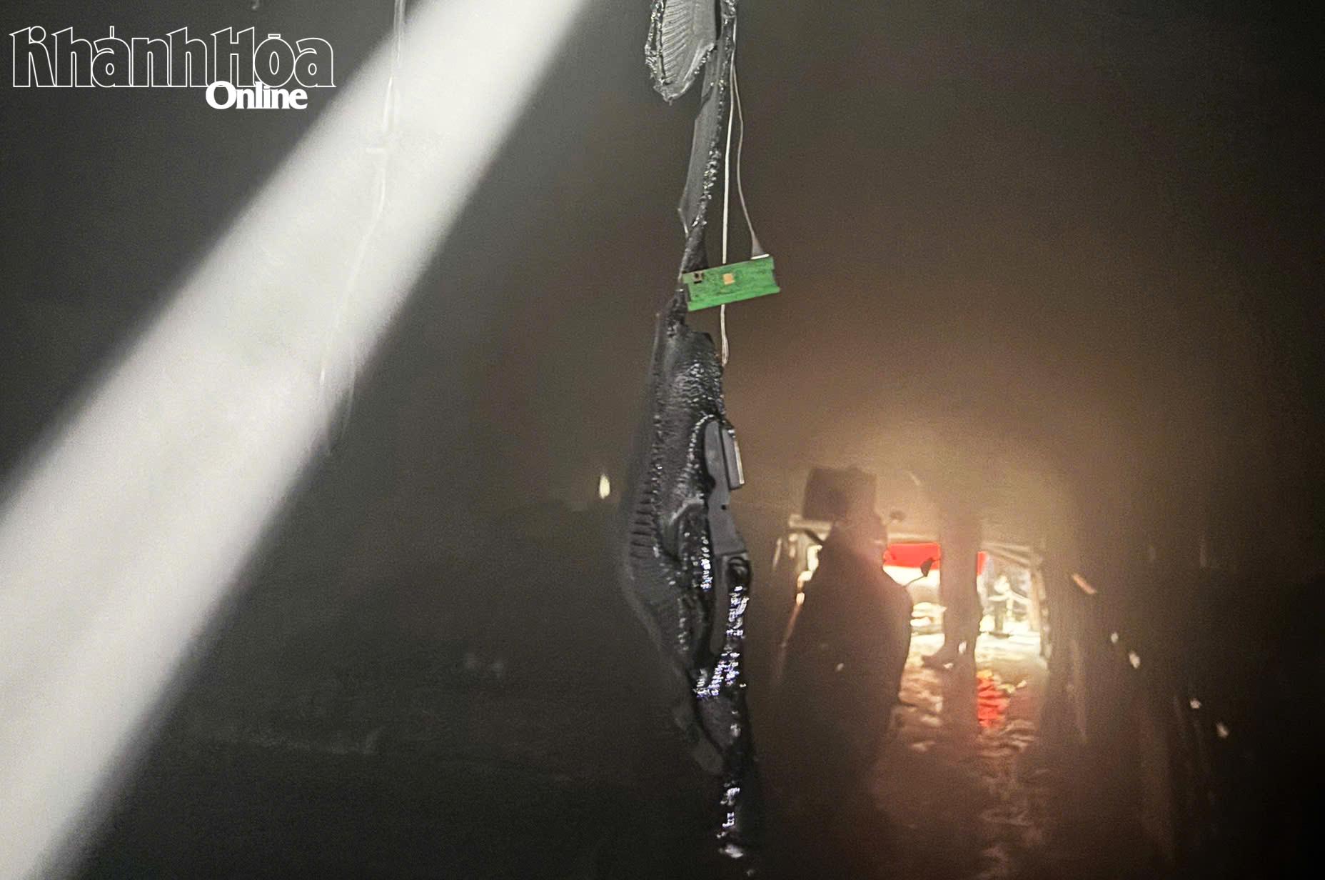 Bên trong nhà hàng xảy ra cháy.