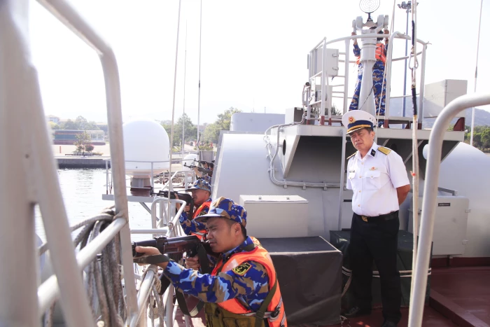 Bộ Tư lệnh Vùng 4 Hải quân kiểm tra công tác sẵn sàng chiến đấu tại Lữ đoàn 162