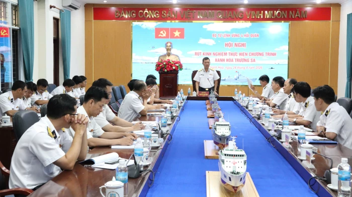 Vùng 4 Hải quân rút kinh nghiệm thực hiện chương trình “Xanh hóa Trường Sa”