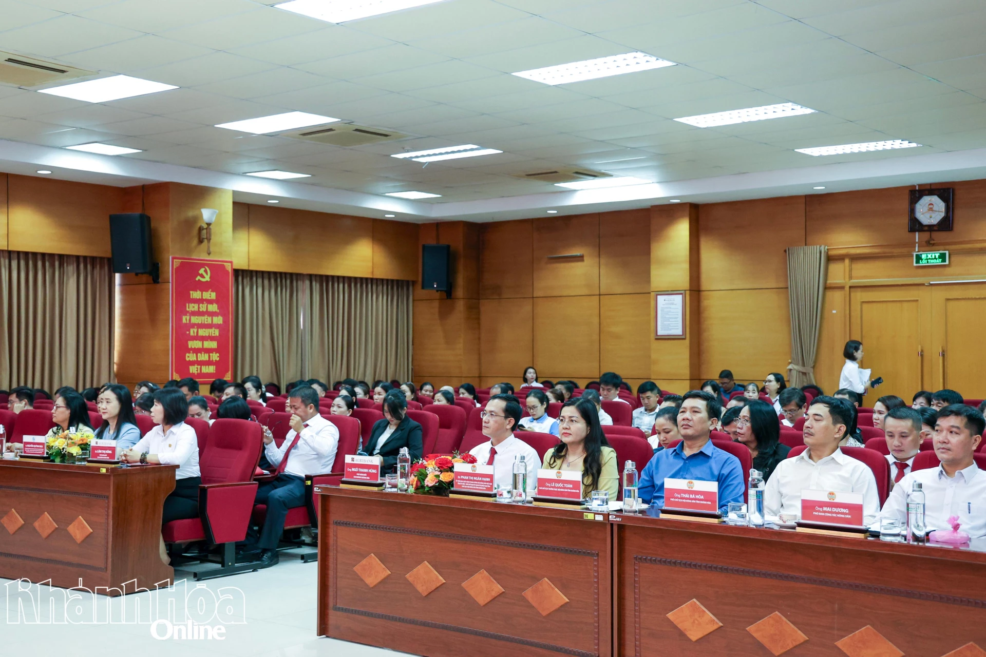 Các đại biểu tham dự hội nghị.