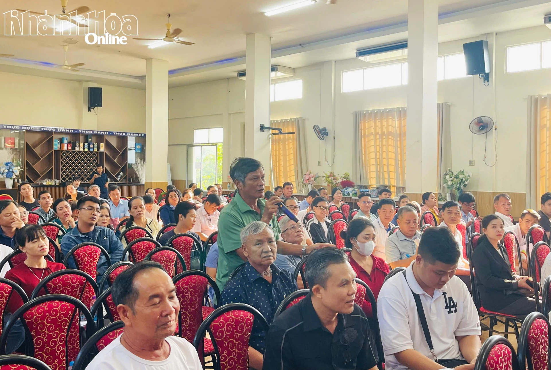 Các đại biểu trình bày một số thắc mắc liên quan đến kết nối thiết bị truyền tin báo cháy Gsafe.