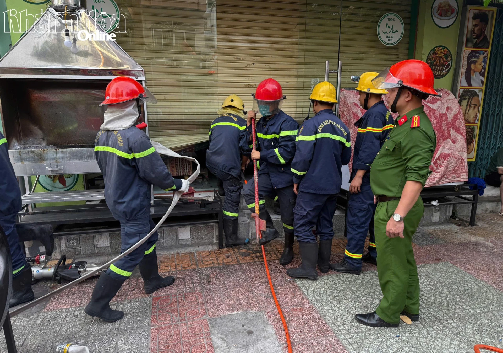 Cháy nhà hàng, 5 người nước ngoài chui qua cửa sổ thoát nạn