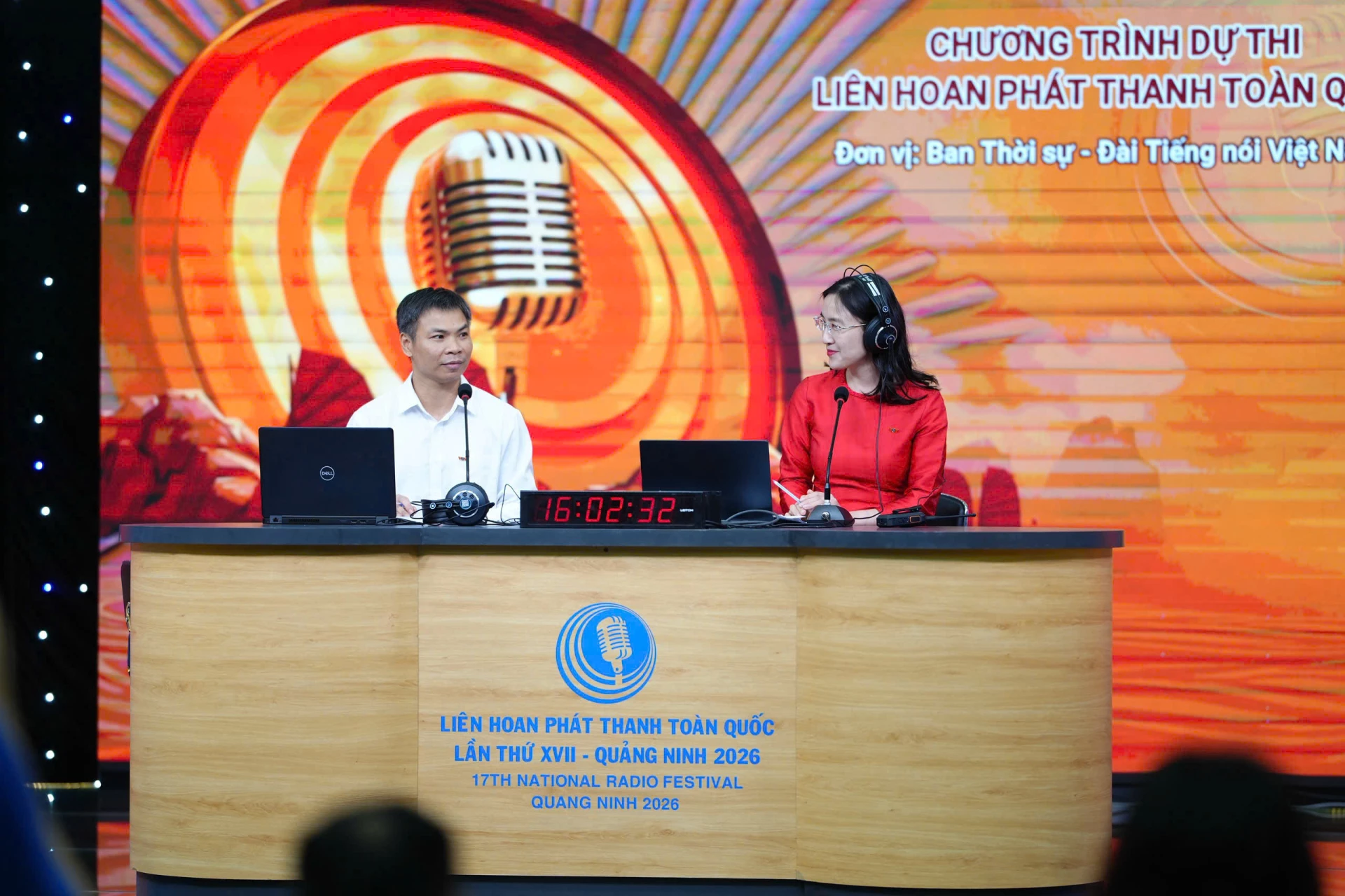 Đội ngũ kỹ thuật phục vụ Hội thảo “Phát thanh trực tiếp trong kỷ nguyên mới – Kỹ năng chinh phục công chúng”