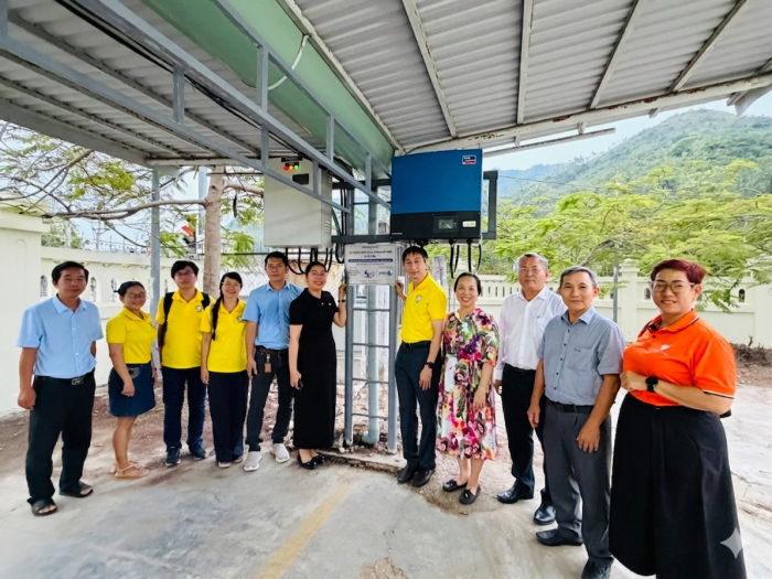 Trường THPT Chuyên Lê Quý Đôn - Nam Nha Trang tiếp nhận hệ thống điện năng lượng mặt trời