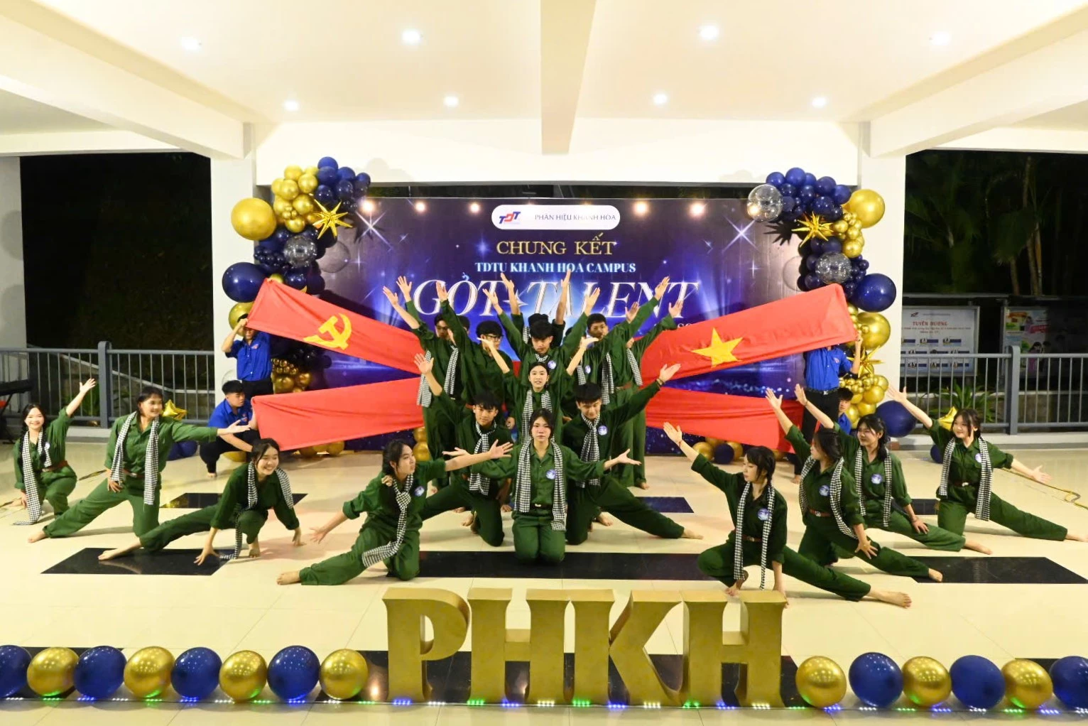 Tiết mục hát múa tại cuộc thi. 