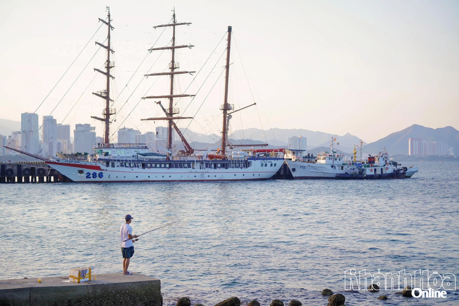 Người dân địa phương lưu ý khách khi đến dạo chơi cần giữ gìn vệ sinh chung, góp phần bảo vệ môi trường.