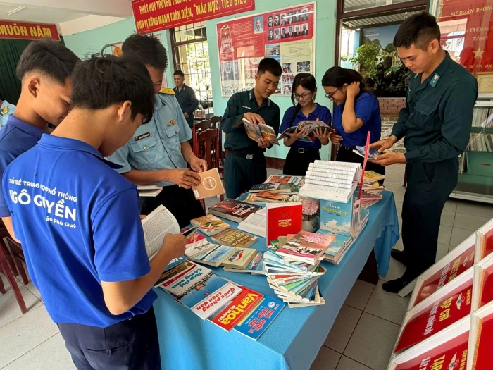 Trung đoàn 292 hưởng ứng Ngày Sách và Văn hóa đọc Việt Nam năm 2026