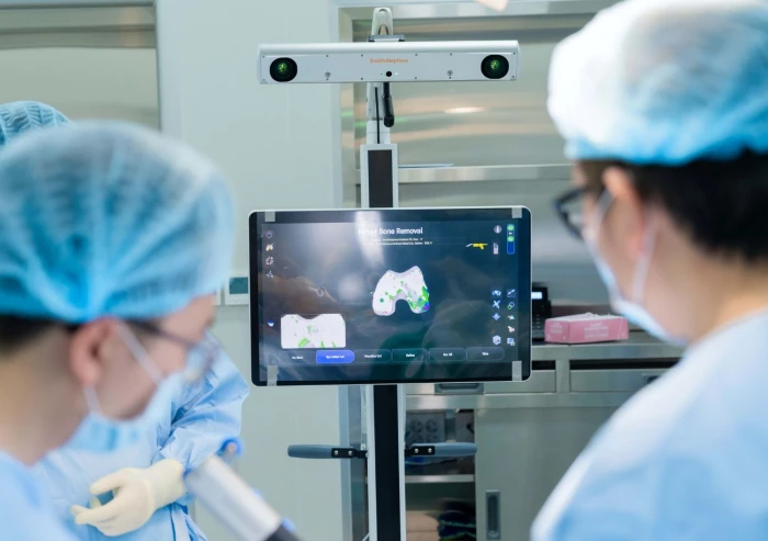 Vinmec đưa robot AI từ Mỹ về Quảng Ninh, thay khớp gối chính xác từng milimet với chi phí như mổ thường