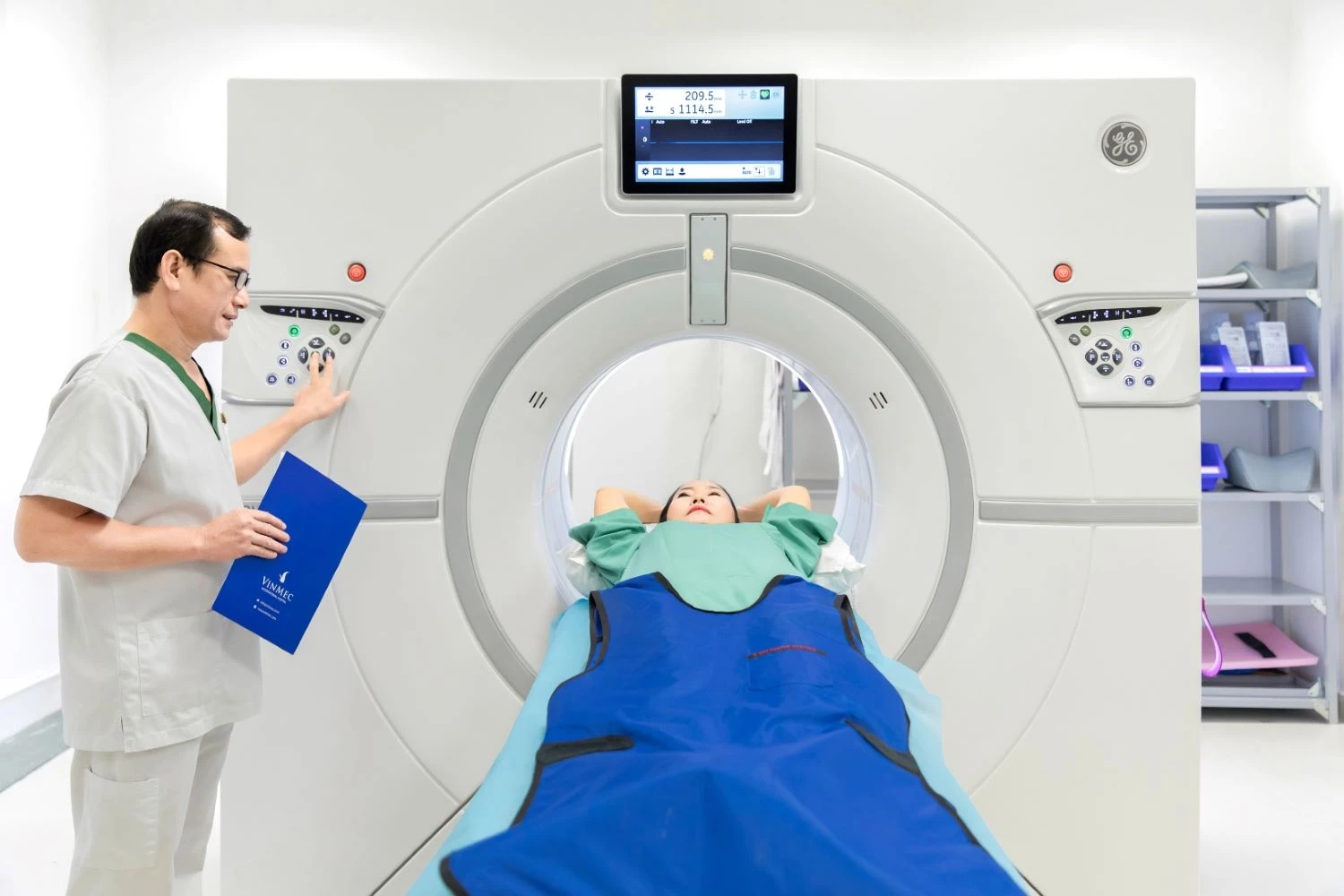 Bệnh viện được đầu tư cơ sở vật chất hiện đại, đồng bộ cùng đội ngũ chuyên gia được đào tạo bài bản.