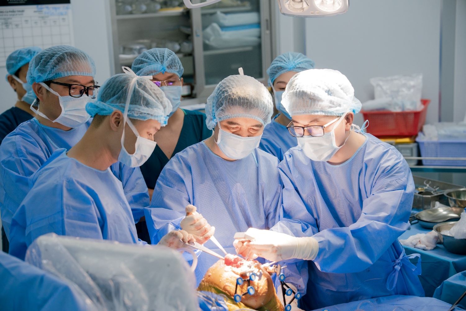 Vinmec Nha Trang vừa chính thức vận hành hệ thống robot tích hợp trí tuệ nhân tạo trong phẫu thuật.